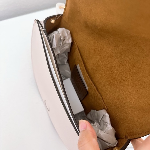 Coach Ellen Crossbody In Signature Canvas With Daisy Print - Picture 4 of 8